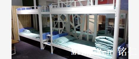 又一所私立学校宿舍床样品安装完毕,客户表示很满意